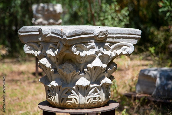 Obraz Capitol of a Column