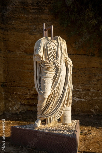 Obraz Statue without the head in Temple Valley