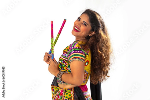 Fototapeta Portrait of a gujarati woman  dressed in a traditional Gujrati Attire, During the festival of Navratri
