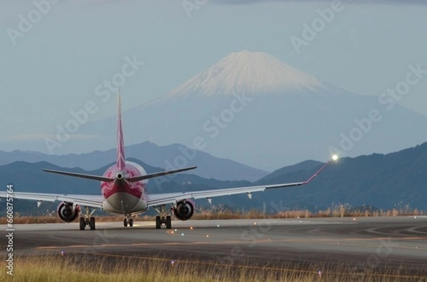 Fototapeta 夕方の富士山と飛行機