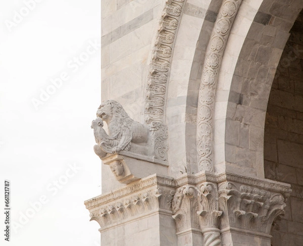 Obraz Statue over façade of Lucca Cathedral
