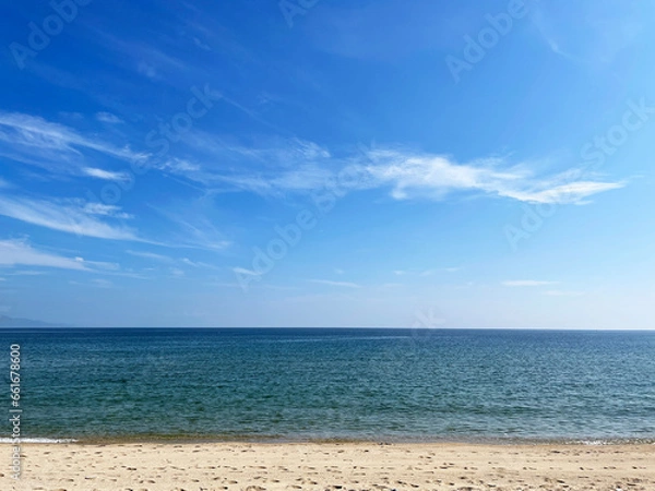 Fototapeta 青い空に青い海と砂のビーチ