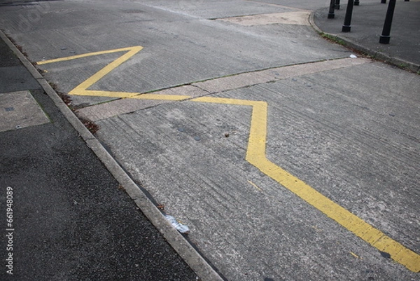 Fototapeta Yellow Zig Zag lines UK indicating to motorists to keep clear, no parking taken outside school entrance