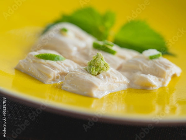 Obraz 黄色い皿の生ゆば