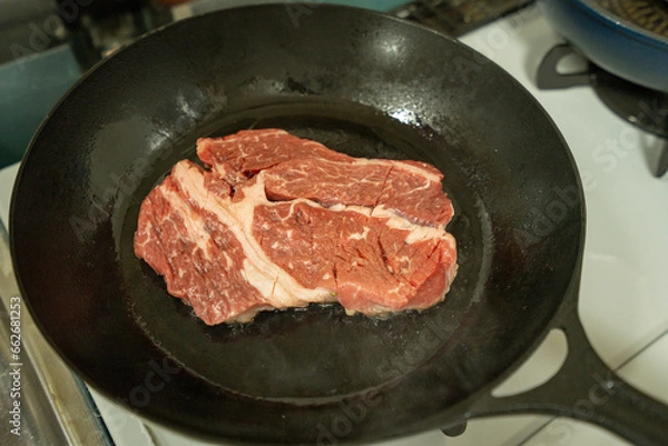 Fototapeta ステーキを焼く