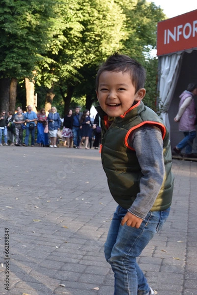 Obraz Happy boy kid traveling smiling