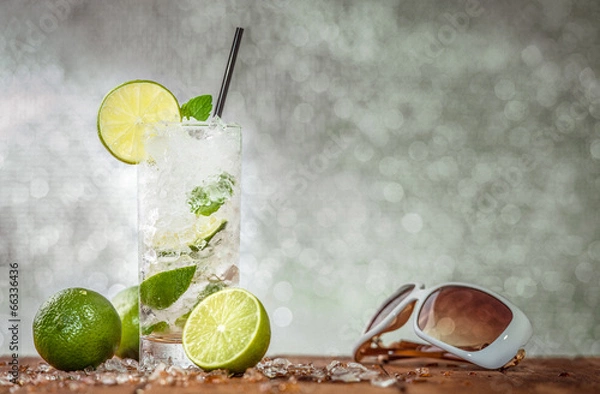 Obraz Ice cold lemon summer party drink