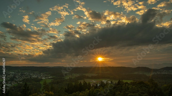 Obraz Abendsonne scheint durch wolkendecke