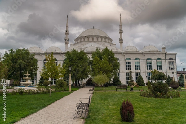 Fototapeta Russia. Dagestan. October 23, 2022. The Central Juma Mosque in the city of Makhachkala.