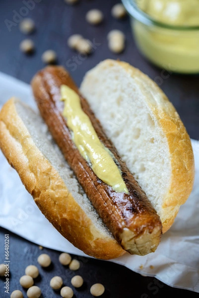 Fototapeta Sojabratwurst mit Senf