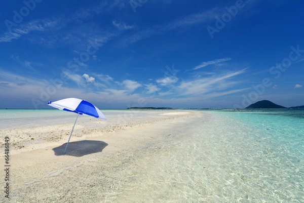 Fototapeta 真夏の南国の美しいビーチ