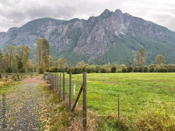 Obraz Mt. Si views with countryside foreground