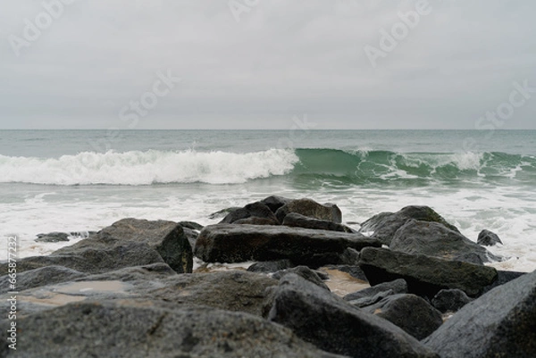 Obraz Waves hitting rocks in California