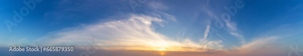 Fototapeta Cloudy Cloudscape during dramtic everning on the West Coast of Pacific Ocean.