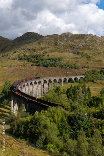 Obraz Thanks to the Harry Potter series is this place famous than ever. Glenfinnan Viaduct is one of the most visited landmark in Scotland. This old train bridge lies in scottish highlands.