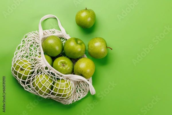 Fototapeta Mesh bag with fresh green apples