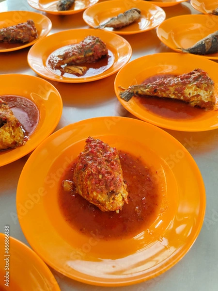 Obraz chicken pepper served on orange plates