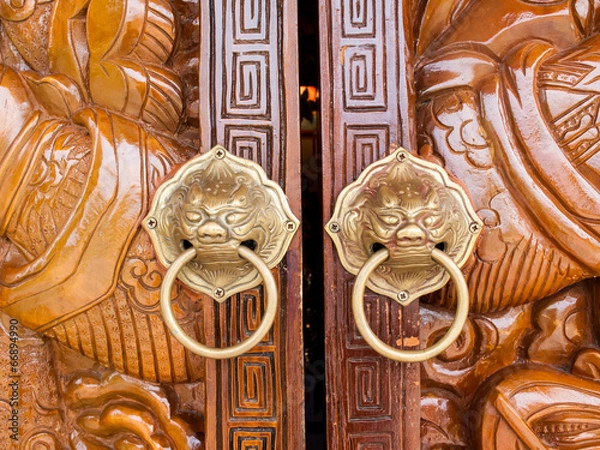 Obraz lion chines door hand grip