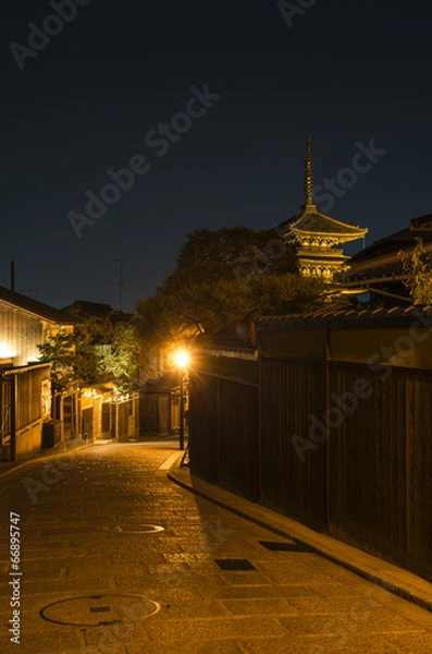Fototapeta 京都、夜の八坂道の町並み