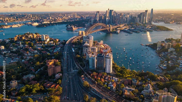 Obraz Widok dronów lotniczych na Sydney City i Sydney Harbour pokazujący Sydney Harbour Bridge i Lavender Bay późnym popołudniem