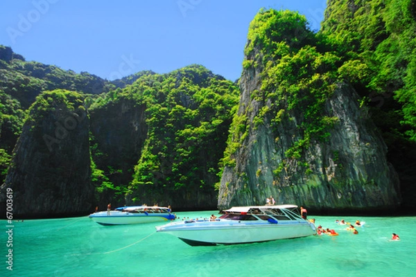 Obraz Boats and the clear sea at Phi Phi Leh island, Andaman sea Thail