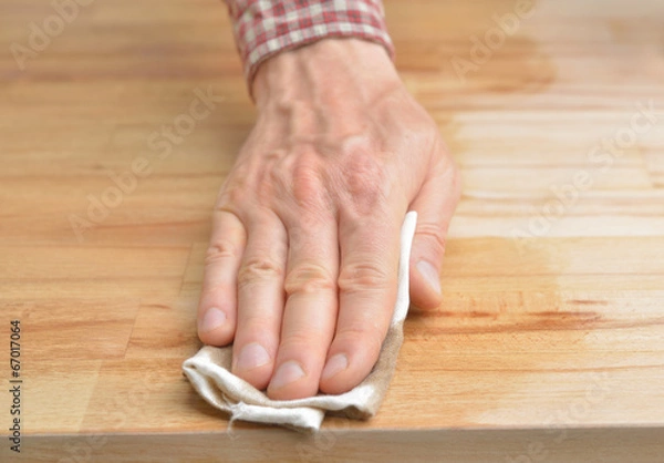 Obraz Applying the Danish oil