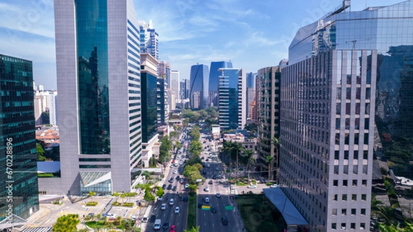Fototapeta Aerial view of Avenida Brigadeiro Faria Lima, Itaim Bibi. Iconic commercial buildings in the background. With mirrored glass