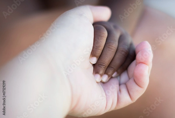 Fototapeta Holding hands