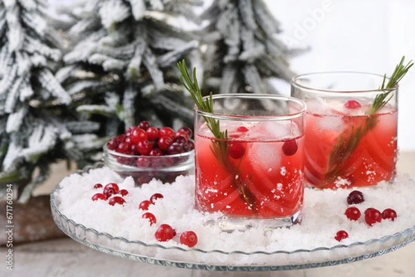 Obraz Rudolph Spritzers - The perfect balance of flavor that goes beyond a simple blend of vodka and juice. This light, festive cocktail is the perfect party punch that's easy to make.