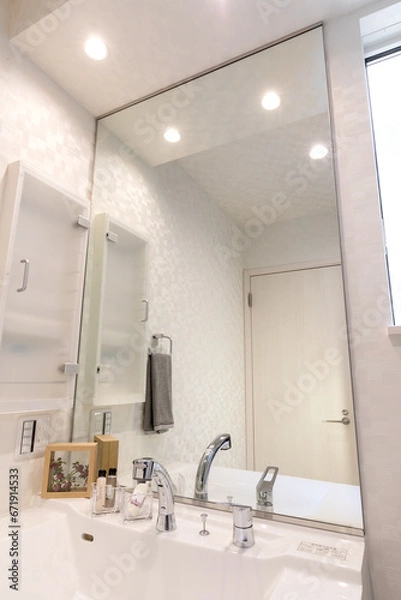 Fototapeta 洗面室の大型ミラー