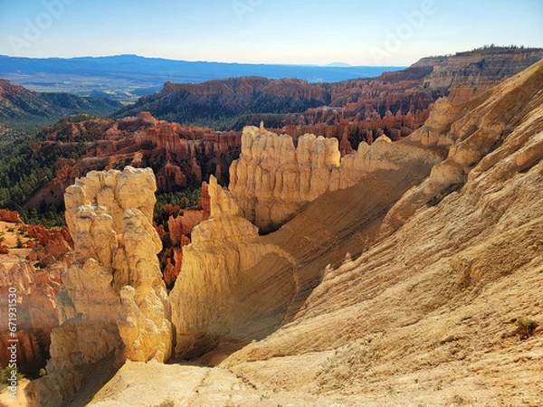 Fototapeta Bryce Canyon. A national park in the USA, Utah.  Beautiful views of the canyon