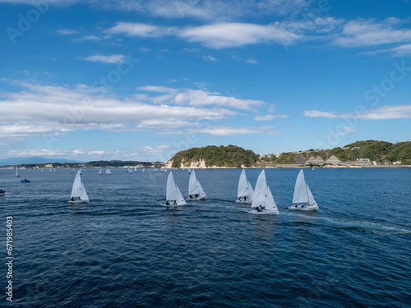 Obraz 海岸の風景、ヨットのセーリングの練習