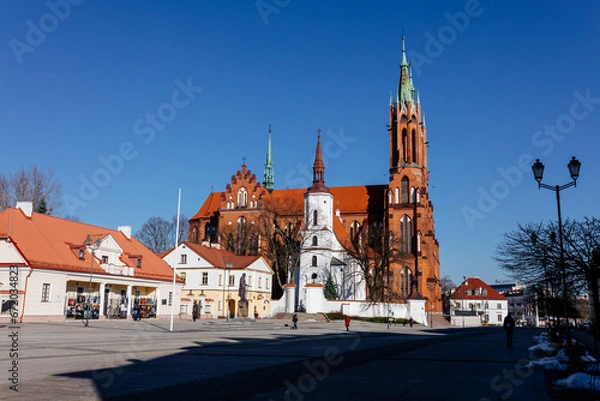 Obraz A beautiful square and streets with historical buildings on a sunny day. Kosciuszko Market Square in Bialystok, Poland, March 3, 2021