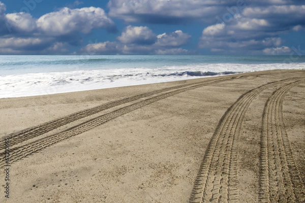 Obraz Driving down the beach