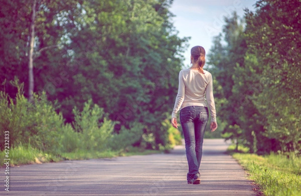 Obraz background girl standing turned her back on urban asphalt road