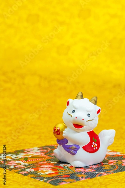 Fototapeta 写真素材:令和6年・2024年の干支は辰（たつ）辰年の年賀状素材（和風、和紙、千代紙、お正月小物等）