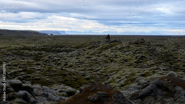 Fototapeta mountains and vatnajökull glacier in the background of mossy lava field in iceland