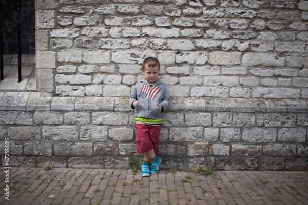 Fototapeta cute boy in front of wall