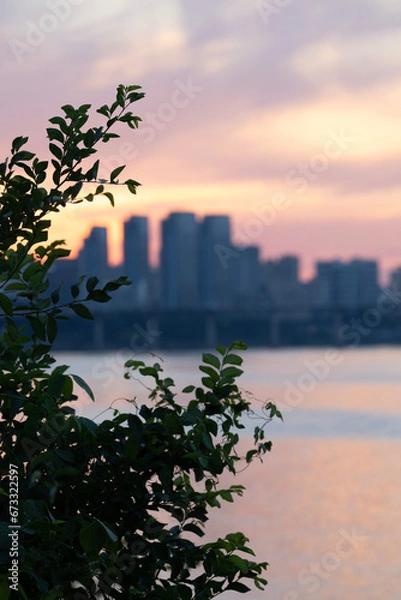 Obraz 도시, 석양, 스카이 라인, sky, h2o, 건물, 도시 풍경, 일출, 건축, 건물, 태양, 도시, 마천루, 나이트, 실루엣, 오늘밤, 도심, 바다, 경치, 경관, 구름, 파노라마, 타워, 새벽