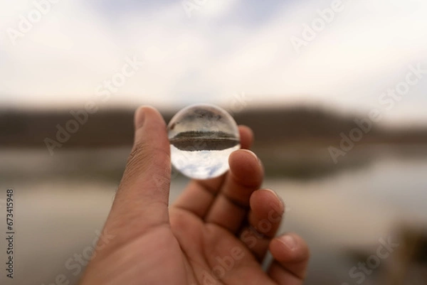 Obraz Holding Class sphere