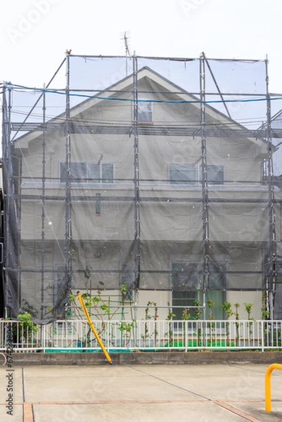 Fototapeta 住宅の外壁塗装のための足場とネット