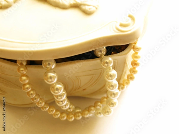 Obraz Pearls & case