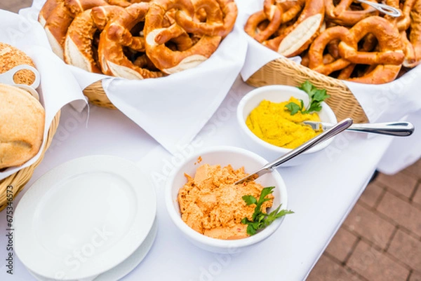 Obraz Brezeln beim Sektempfang