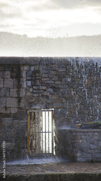 Obraz wave breaks on the coast