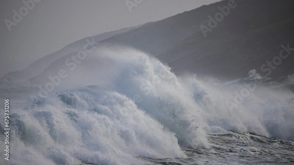 Obraz wave breaks on the coast