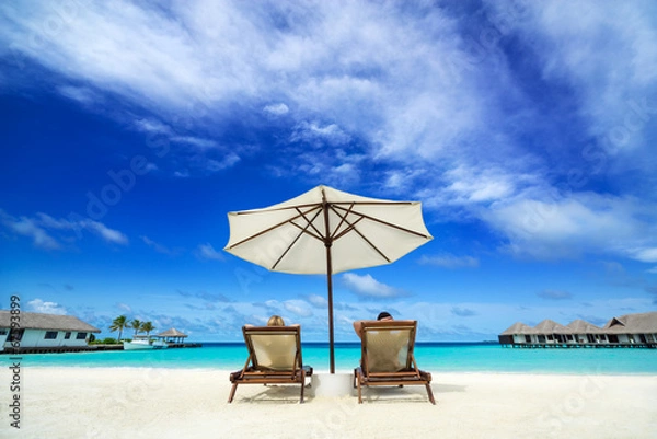 Obraz Couple on a tropical beach at Maldives
