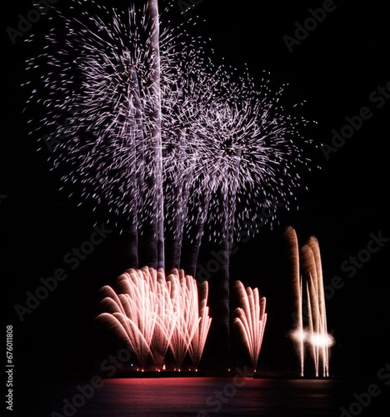 Obraz 水上から打ち上げられた花火