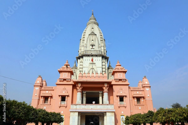 Obraz Kashi Vishwanath Temple is a famous Hindu temple dedicated to Lord Shiva. It is located in Vishwanath Gali, near Varanasi