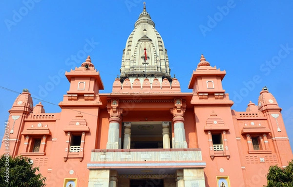 Obraz Kashi Vishwanath Temple is a famous Hindu temple dedicated to Lord Shiva. It is located in Vishwanath Gali, near Varanasi