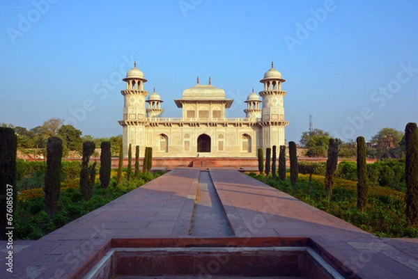 Obraz Tomb of I'timad-ud-Daulah is a Mughal mausoleum in the city of Agra in the Indian state of Uttar Pradesh. "jewel box","Bachcha Taj" or the "Baby Taj